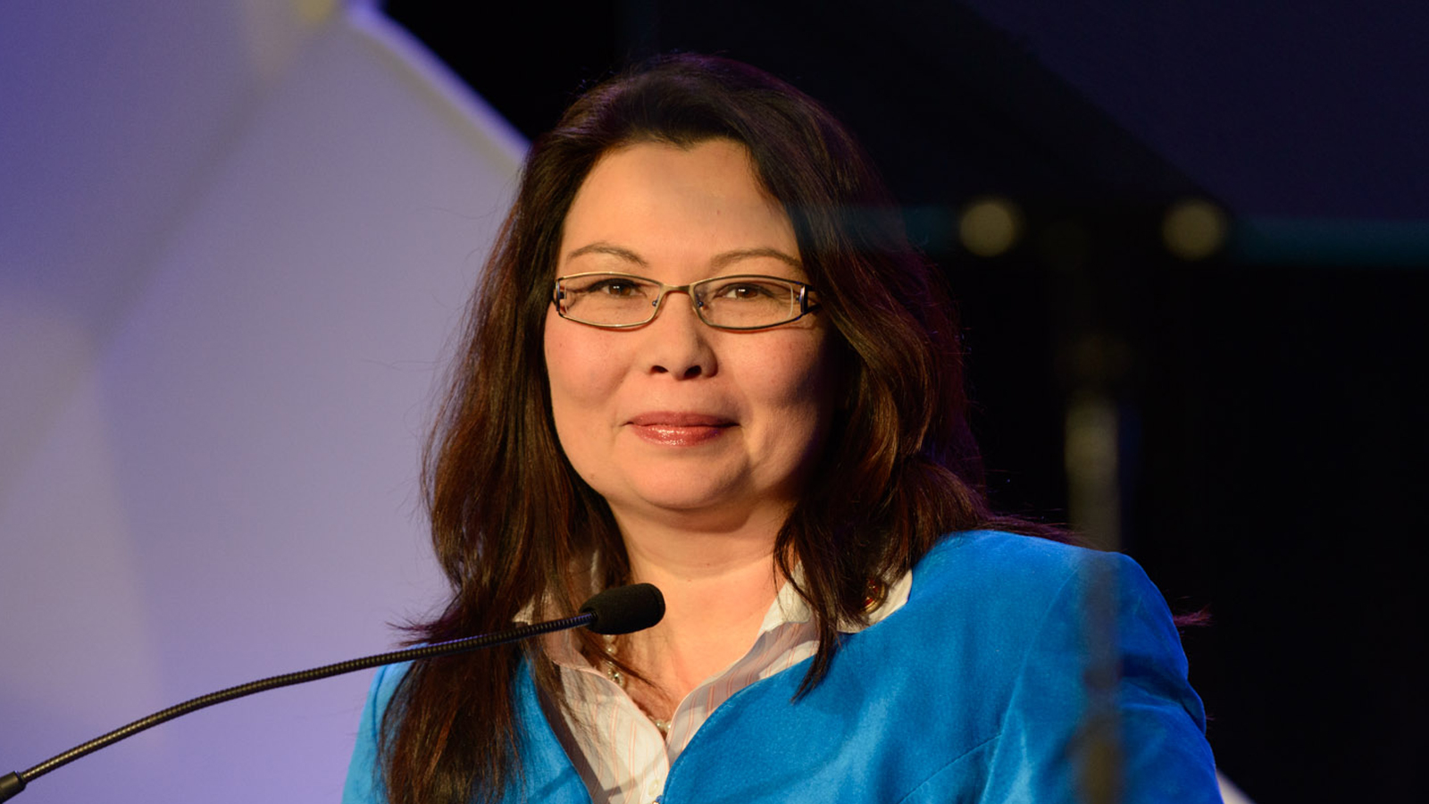 The Crazy Reason US Senator Tammy Duckworth Can t Take Maternity Leave