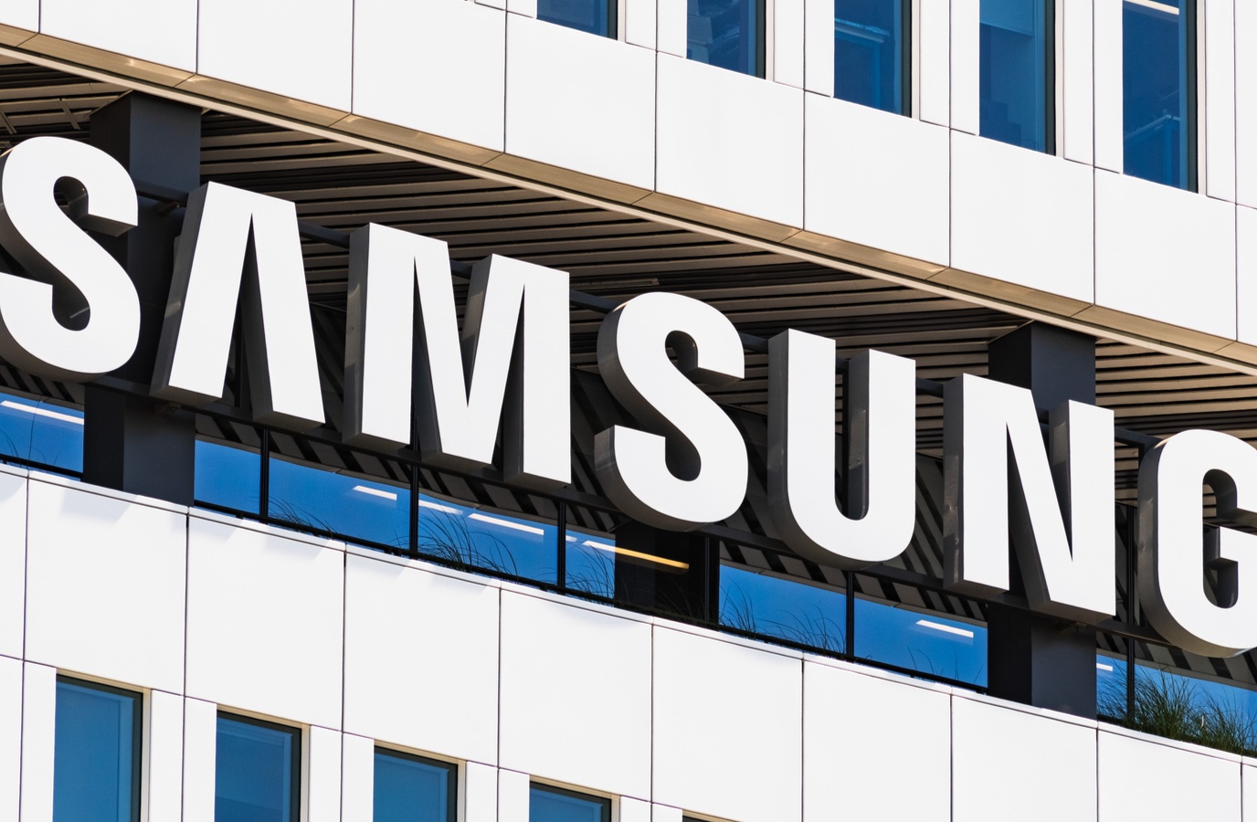 Samsung is hiring 40,000 people; some salaries in the $100K-$250K range